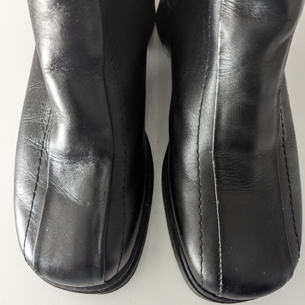 Women's boots.